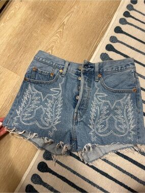 LIKE NEW!Levi's 501 High Waist Del Norte Denim Short - Western stitching size 26